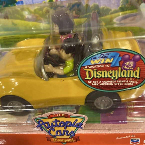 Disneyland NWOT Autopia Collectible Yellow Car “Classic” Disney Chevron Car - Picture 2 of 16